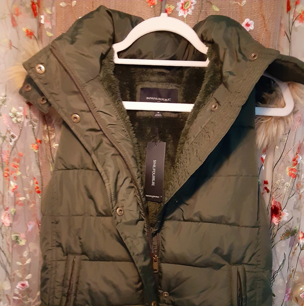 Banana Republic Forest Green Puffer Vest